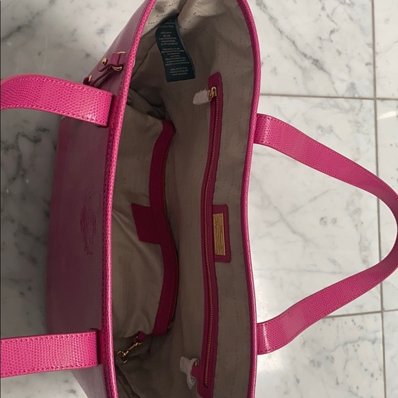 Pink embossed vegan leather tote bag. - Picture 5 of 7